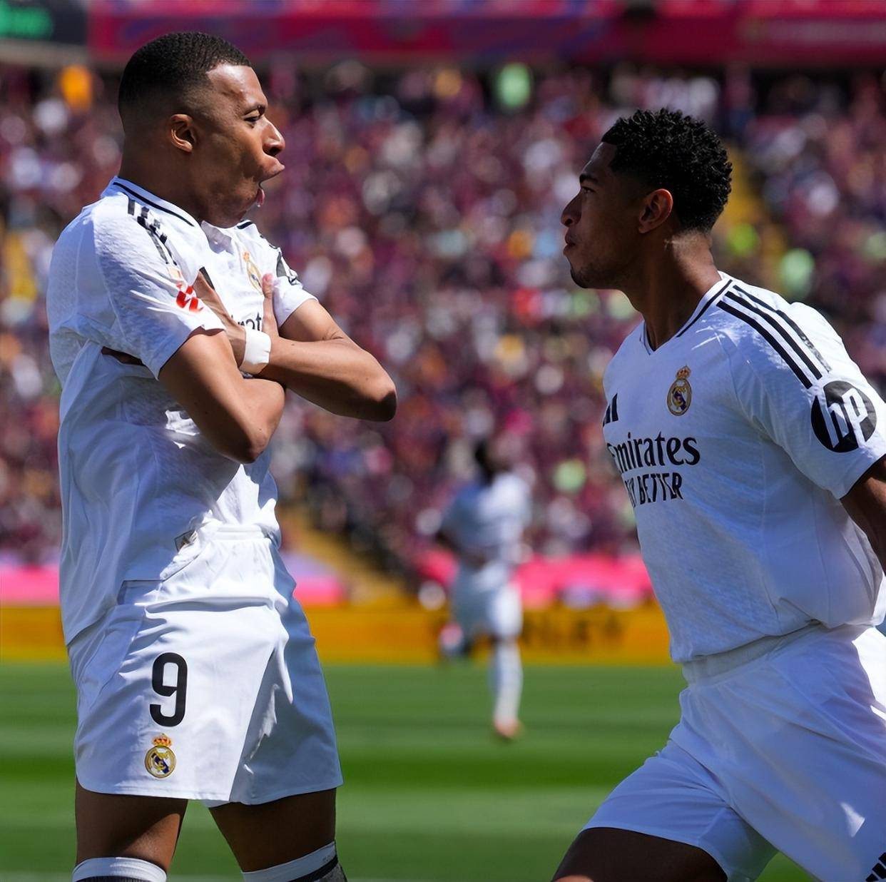 关于梅西遗憾冷场:VAR判罚点球皇马被沙尔克痛击的信息 关于梅西遗憾冷场:VAR判罚点球皇马被沙尔克痛击的信息