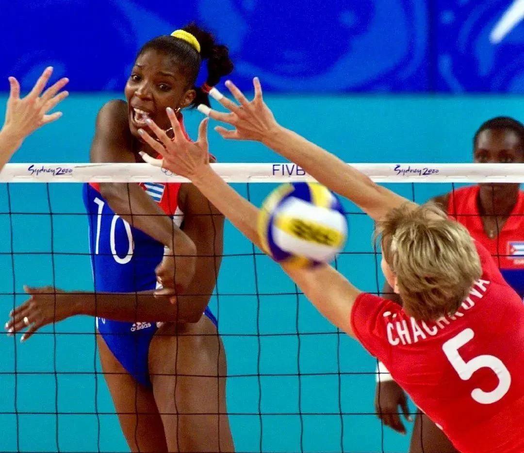 球员们在赛场上彰显出优雅和力量的完美结合